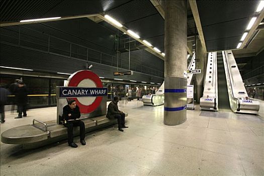 扶梯,等待,乘客,金丝雀码头,地铁站,伦敦,英格兰,英国,欧洲