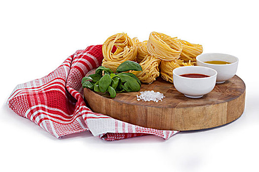 生食,意大利细面条,西红柿,蒜,洋葱,白色背景