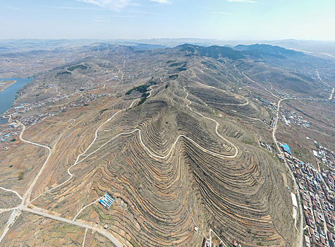 航拍沂蒙山区的山村与盘山路