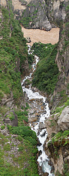 丽江虎跳峡风光