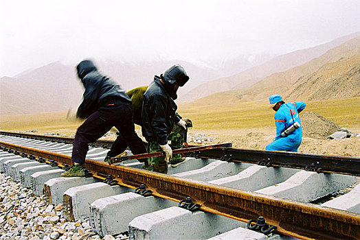 青藏铁路建设者