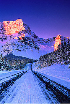 积雪,公路,山,日出,93号公路,班芙国家公园,加拿大