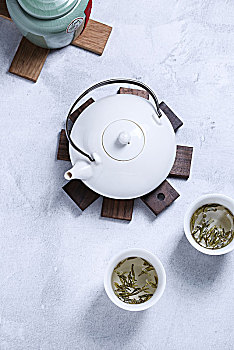 中式茶具和绿茶
