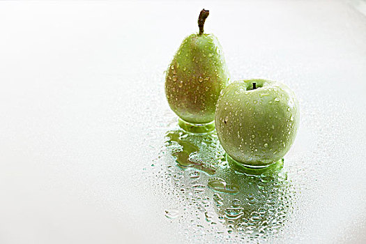 梨,苹果,水滴