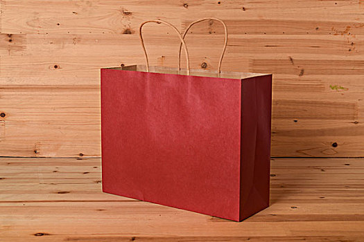 红色的购物袋
