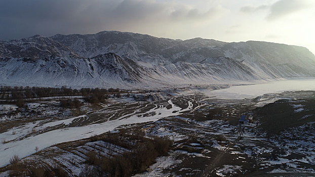 大地艺术照,东天山石城子水库