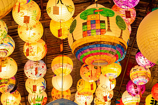 中国传统节日元宵节,台湾灯笼节多姿多彩的灯笼