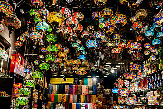 迪拜迪拜湾旅游船码头小商品市场阿拉伯彩灯