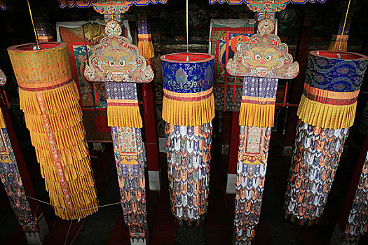西藏哲蚌寺内大殿悬挂的经幡