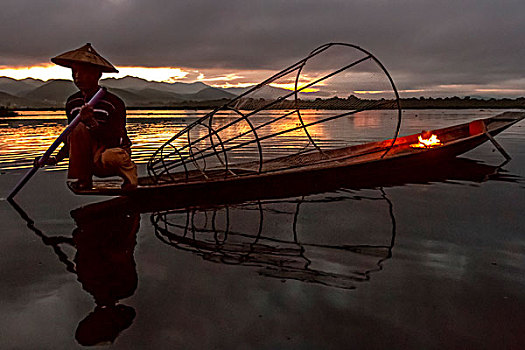 日出,渔民,工作,腿,划船,茵莱湖,缅甸