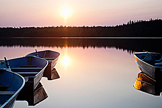 渔船,水獭,湖,萨斯喀彻温,加拿大
