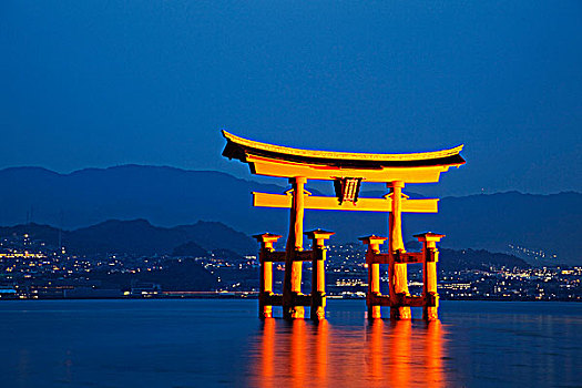 宫岛,严岛神社,鸟居,晚上,日本
