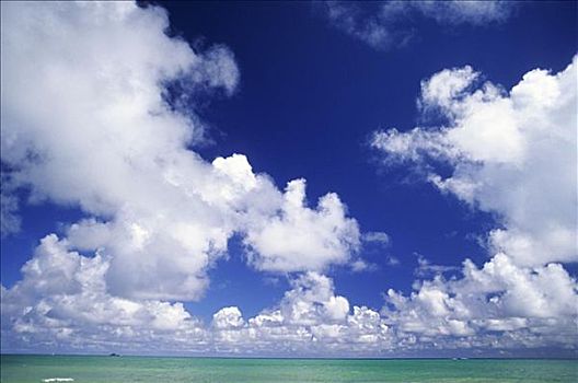 蓬松,白云,蓝天,上方,青绿色,海洋