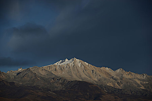 雅拉神山