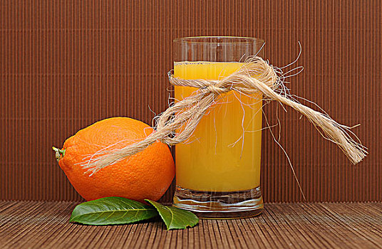 玻璃杯,橙汁,旁侧,橙子