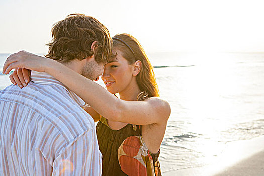 浪漫,年轻,情侣,面对面,日光,海滩,马略卡岛,西班牙