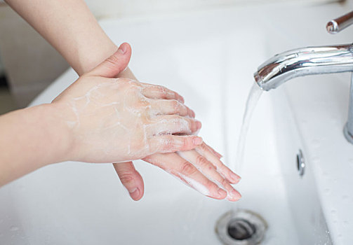 泡沫洗手液洗手