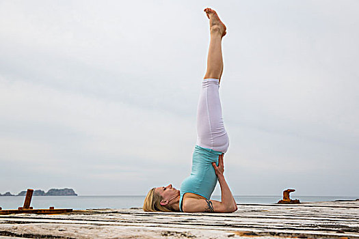中年,女人,抬腿,练习,瑜珈,木质,海洋,码头