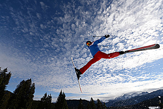 男性,自由式,滑雪,跳跃,半空,蓝天