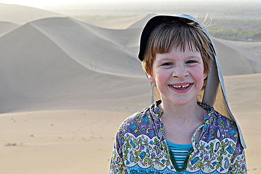 女孩,戴着,沙漠,帽子,沙子,沙丘,戈壁,名山,靠近,敦煌,丝绸之路,甘肃,亚洲