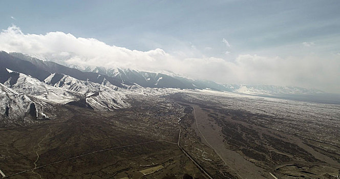 新疆巴里坤,谷雨雪后天山美