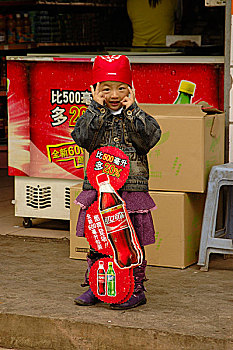 中国人,儿童,姿势,照片,海报,广告,可口可乐,昆明,云南,中国,十一月,2006年