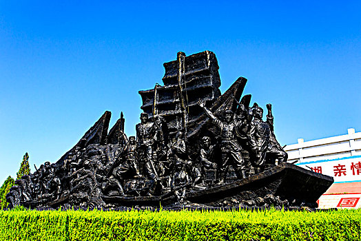 微山岛上铁道游击队纪念园内的雕塑