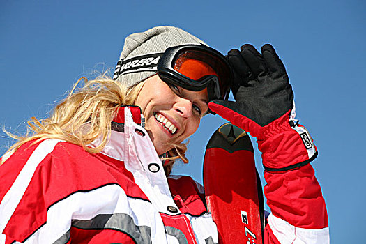 女青年,戴着,滑雪服,苍白,灰色,帽,清晰,蓝天,微笑,一只,手,护目镜,图林根州,德国,欧洲