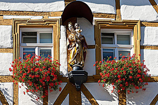 圣母玛利亚,花,盒子,木结构,房子,老,城镇,上弗兰科尼亚,巴伐利亚,德国,欧洲