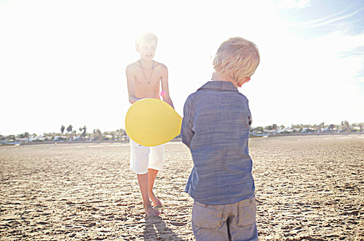 男性,幼儿,兄弟,玩,球,海滩