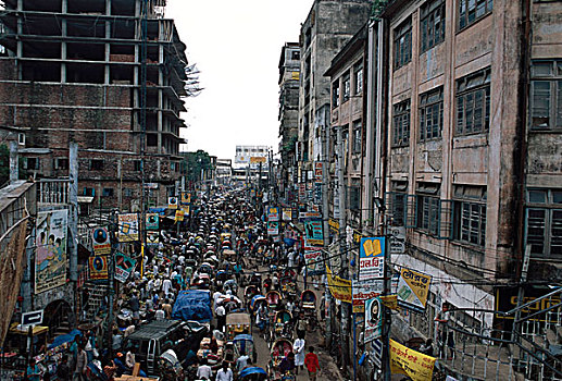 街道,老,达卡,破旧,建筑,高,人口,居民区,交通,卡车,人力三轮车,孟加拉
