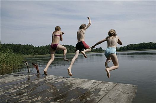 孩子,跳跃,湖,梅克伦堡州,德国