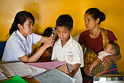 男孩,治疗,耳,感染,诊所,印度尼西亚