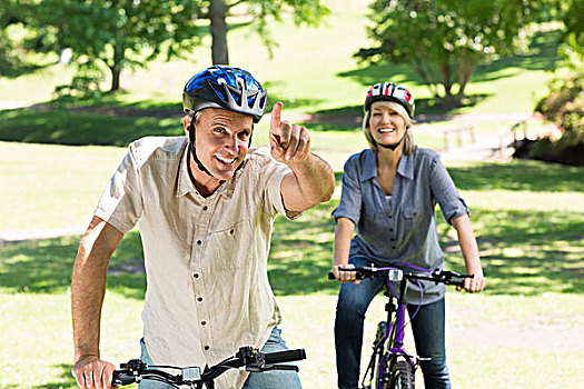 情侣,享受,骑自行车,公园