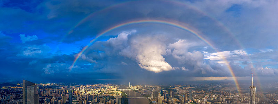 航拍镜头下完美的广州双彩虹