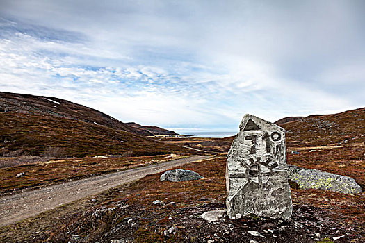 独块巨石,指示,北方,纬度,碎石路,挪威,欧洲