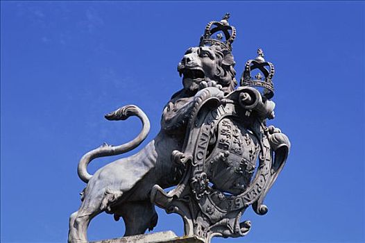 仰视,雕塑,狮子,汉普顿宫,伦敦,英格兰
