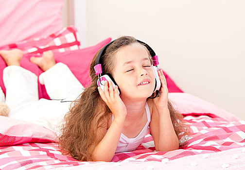 美女,小女孩,听,音乐,躺着,床