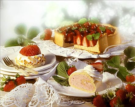 草莓,海绵蛋糕卷,奶油,果料小馅饼,点心