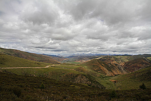 青藏高原山谷