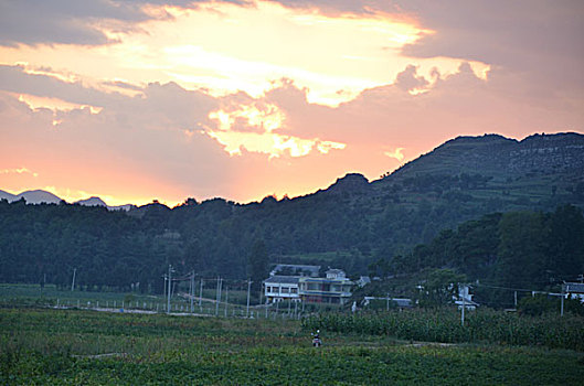 乌蒙山秋高气爽风景美如画,乌蒙山,风景,自然,风光,建筑,民居,美景,田园,天空