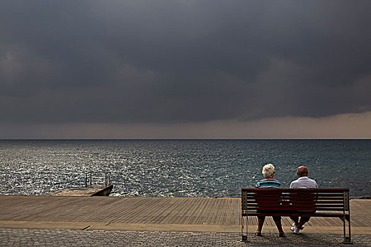 帕福斯,塞浦路斯,两个人,坐,长椅,海洋