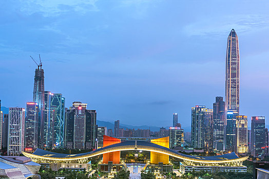 中国广东省深圳市的市民中心建筑夜景