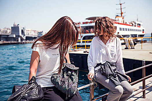 两个,美女,旅游,坐,港口,乘客,渡轮,贝亚,土耳其