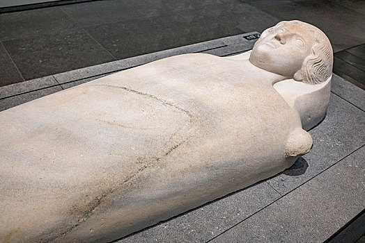阿联酋阿布扎比水上,卢浮宫,----世界著名石棺雕塑