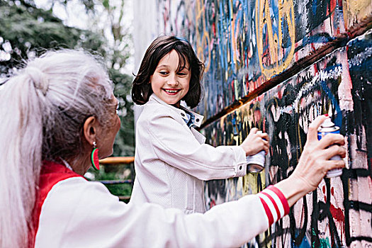 成年,女人,女孩,喷绘,绘画,涂鸦,墙壁,一起