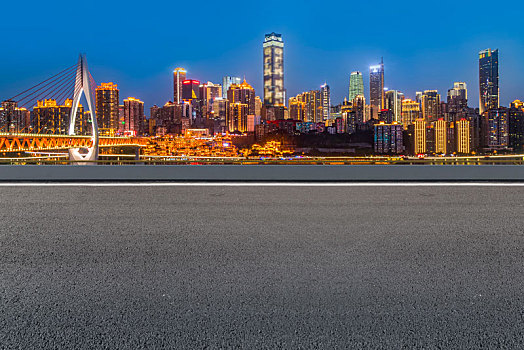 沥青路面和建筑景观夜景