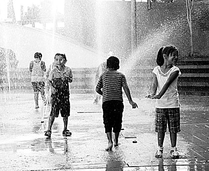 墨西哥人,恶劣天气,状况,夏天,温度,40出头,摄氏度,孩子,玩,喷泉,市区,墨西哥,七月,2009年
