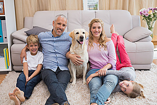 父母,孩子,地毯,拉布拉多犬