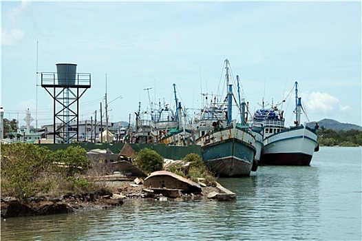 普吉岛,港口
